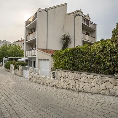 Lusea Apartment *